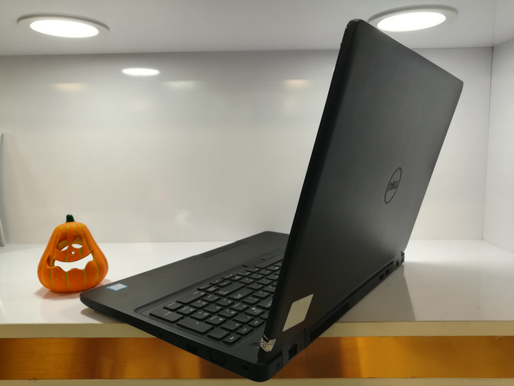 لپ تاپ دل لتیتود 5580 – Core i5، رم 8 گیگ، SSD 256 گیگ، صفحه 15.6 اینچ